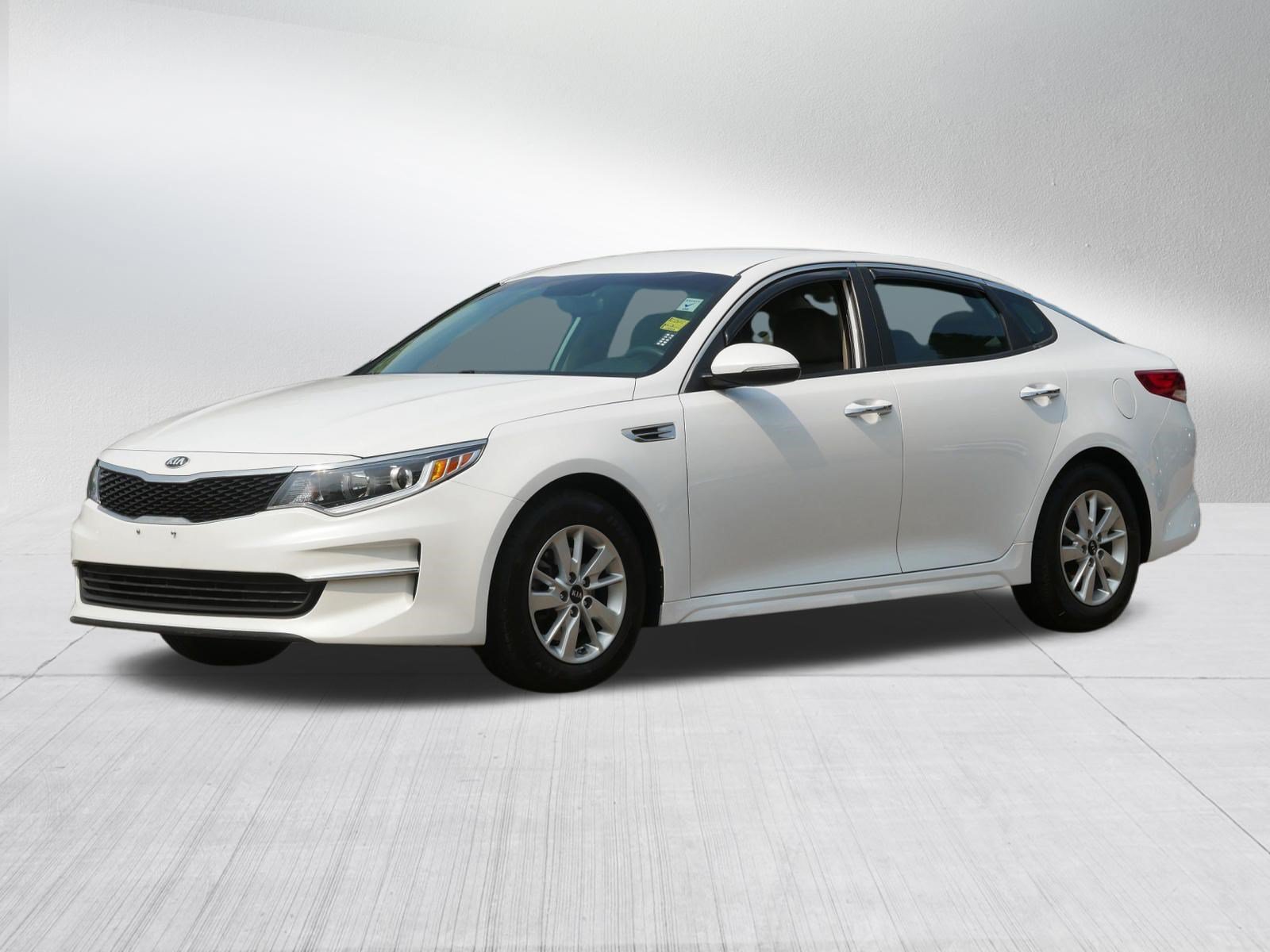 Used 2018 Kia Optima LX FWD image 3