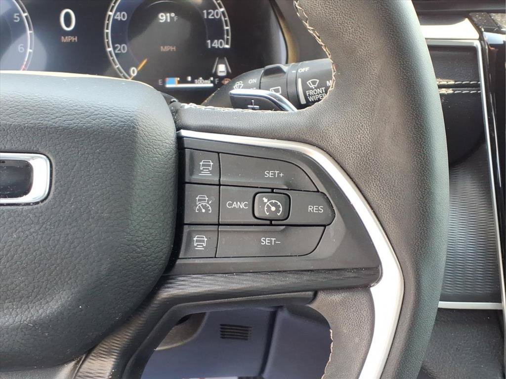 Certified 2025 Jeep Grand Cherokee Altitude AWD/4WD image 13