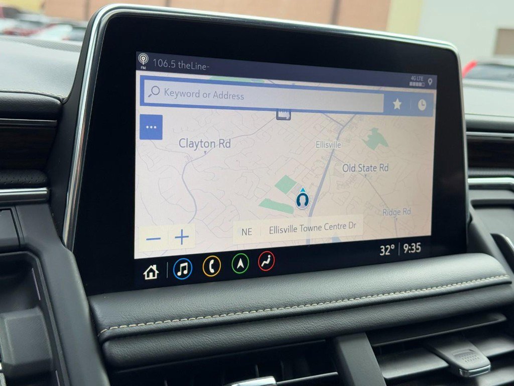 Used 2021 Chevrolet Suburban Premier w/ Premium Package image 24