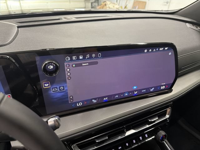 New 2026 Chevrolet Traverse LT w/ Driver Confidence Package FWD image 26