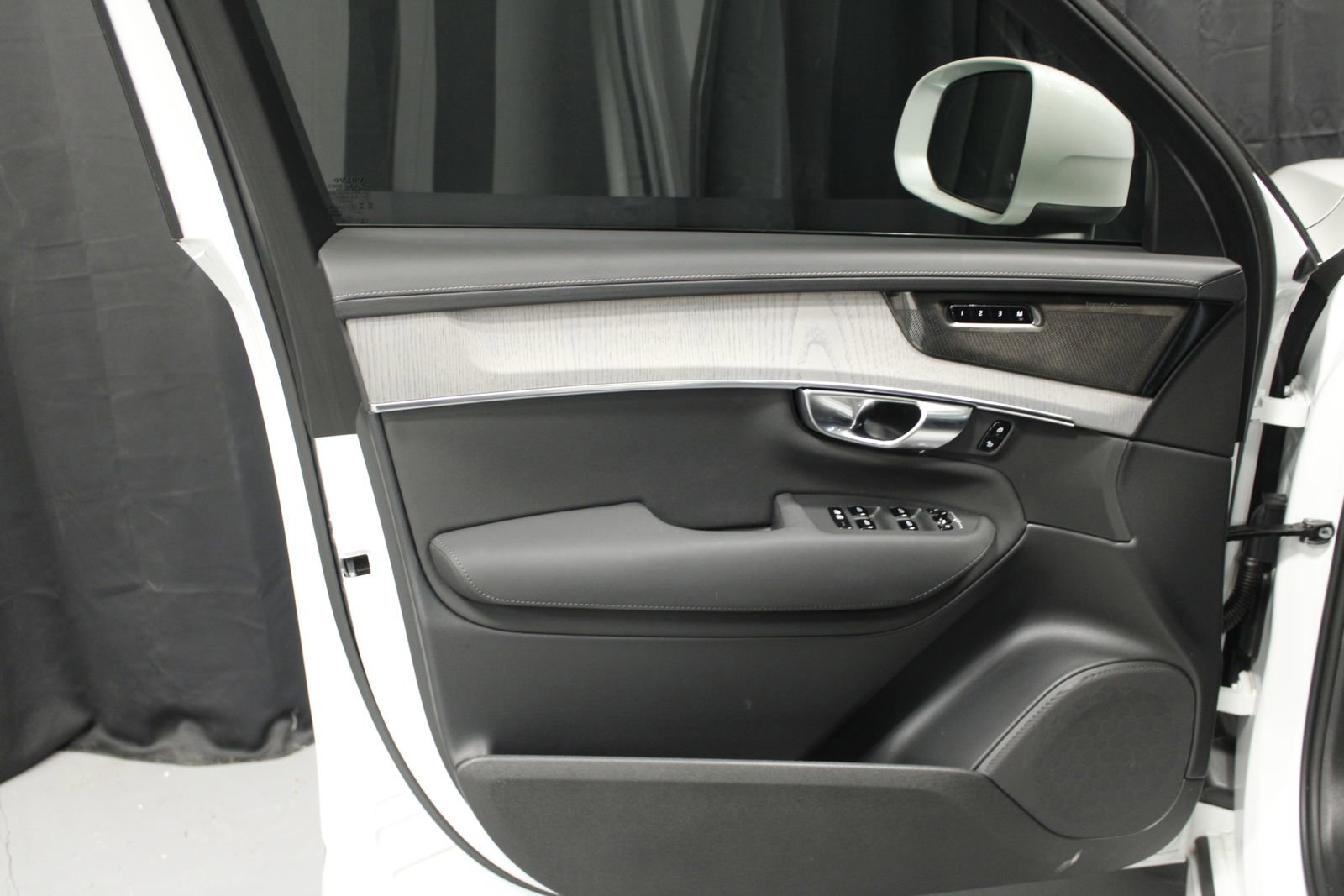 Used 2025 Volvo XC90 T8 Ultra image 24