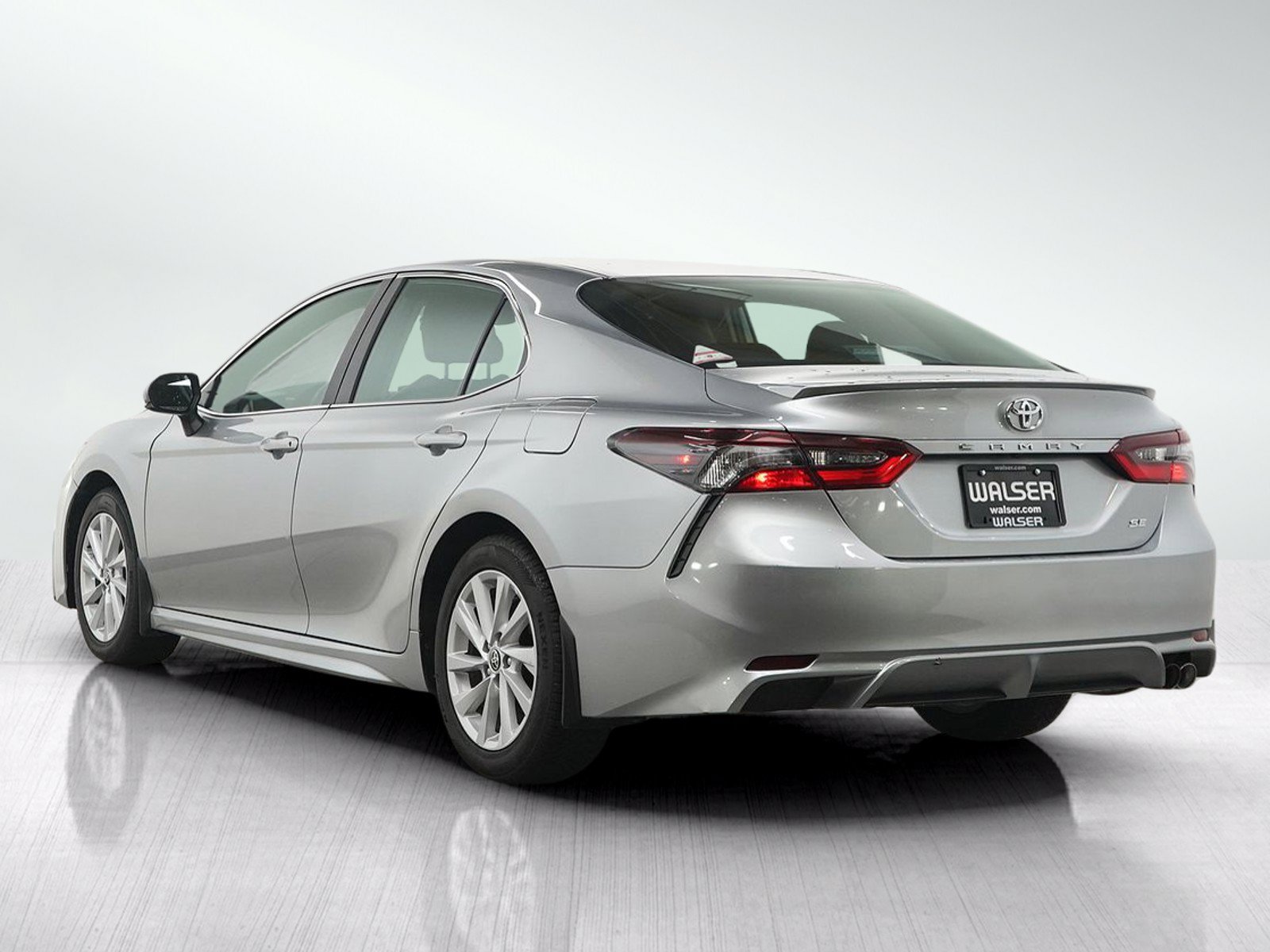 Used 2024 Toyota Camry SE FWD image 3