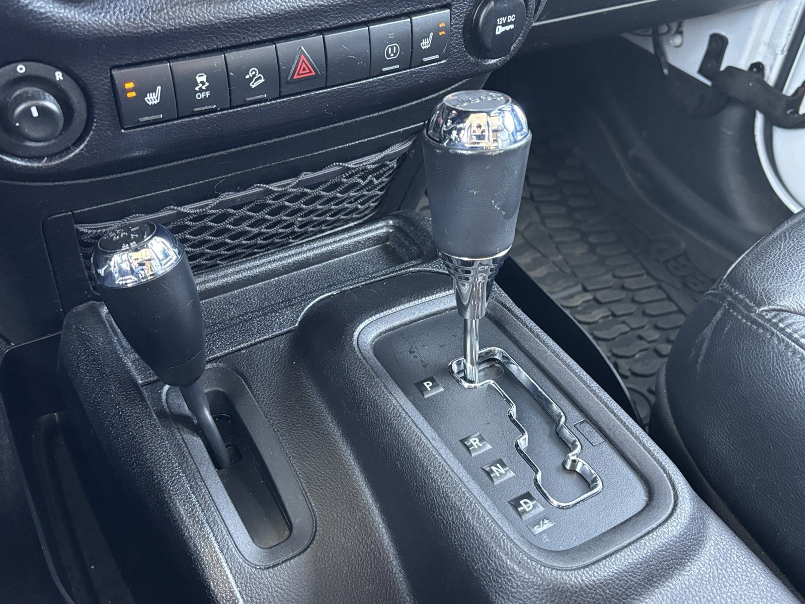 Used 2015 Jeep Wrangler Unlimited Sahara image 26