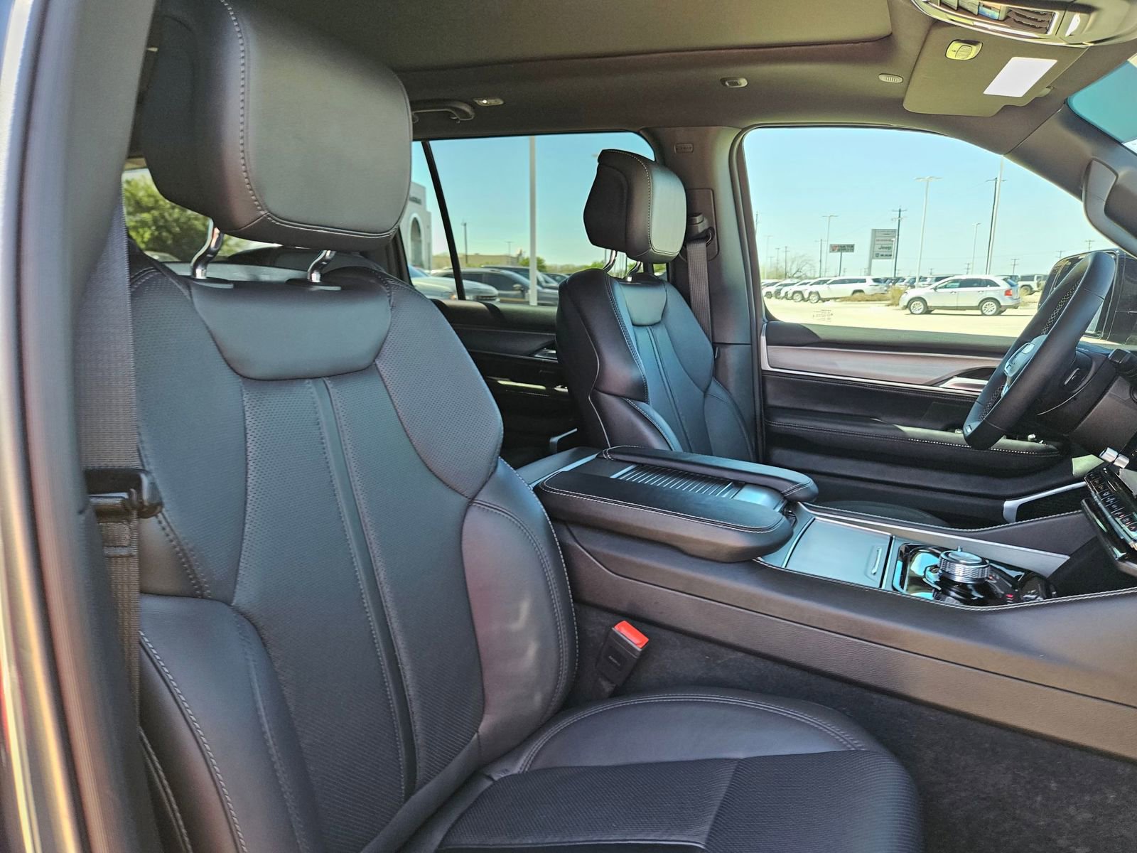 Certified 2025 Jeep Wagoneer Series II w/ Premium Group I image 29