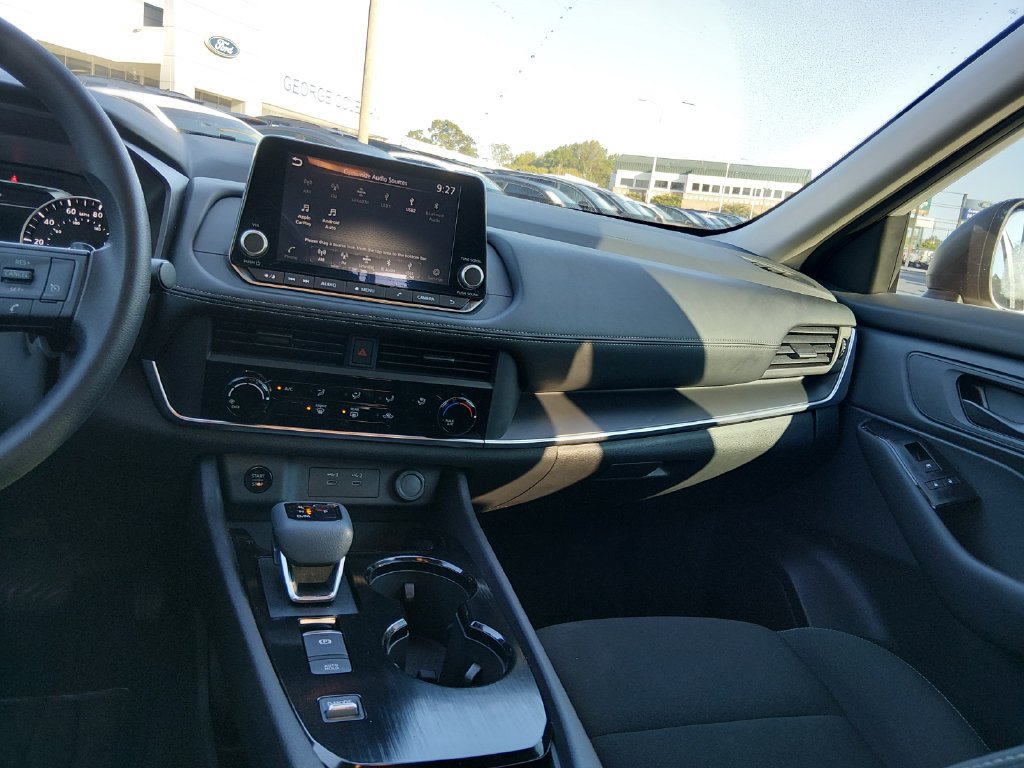 Used 2025 Nissan Rogue S FWD image 12