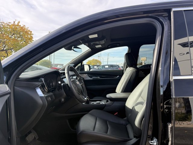 Used 2025 Cadillac XT6 Premium Luxury image 13