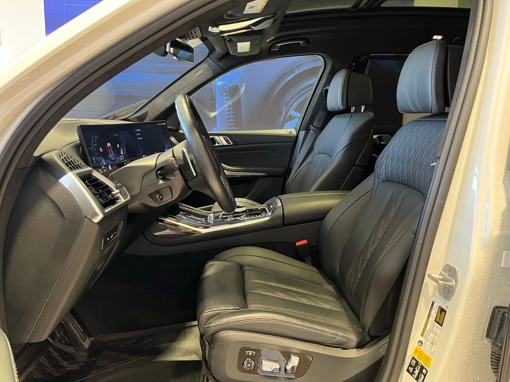 Used 2024 BMW X7 M60i w/ Executive Package AWD/4WD image 2