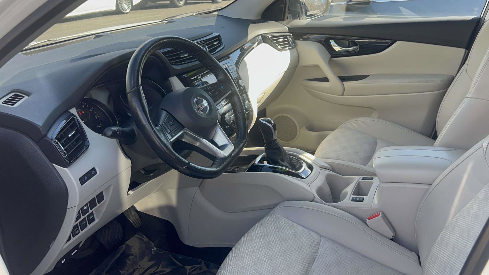 Used 2022 Nissan Rogue Sport SV w/ Technology Package image 30