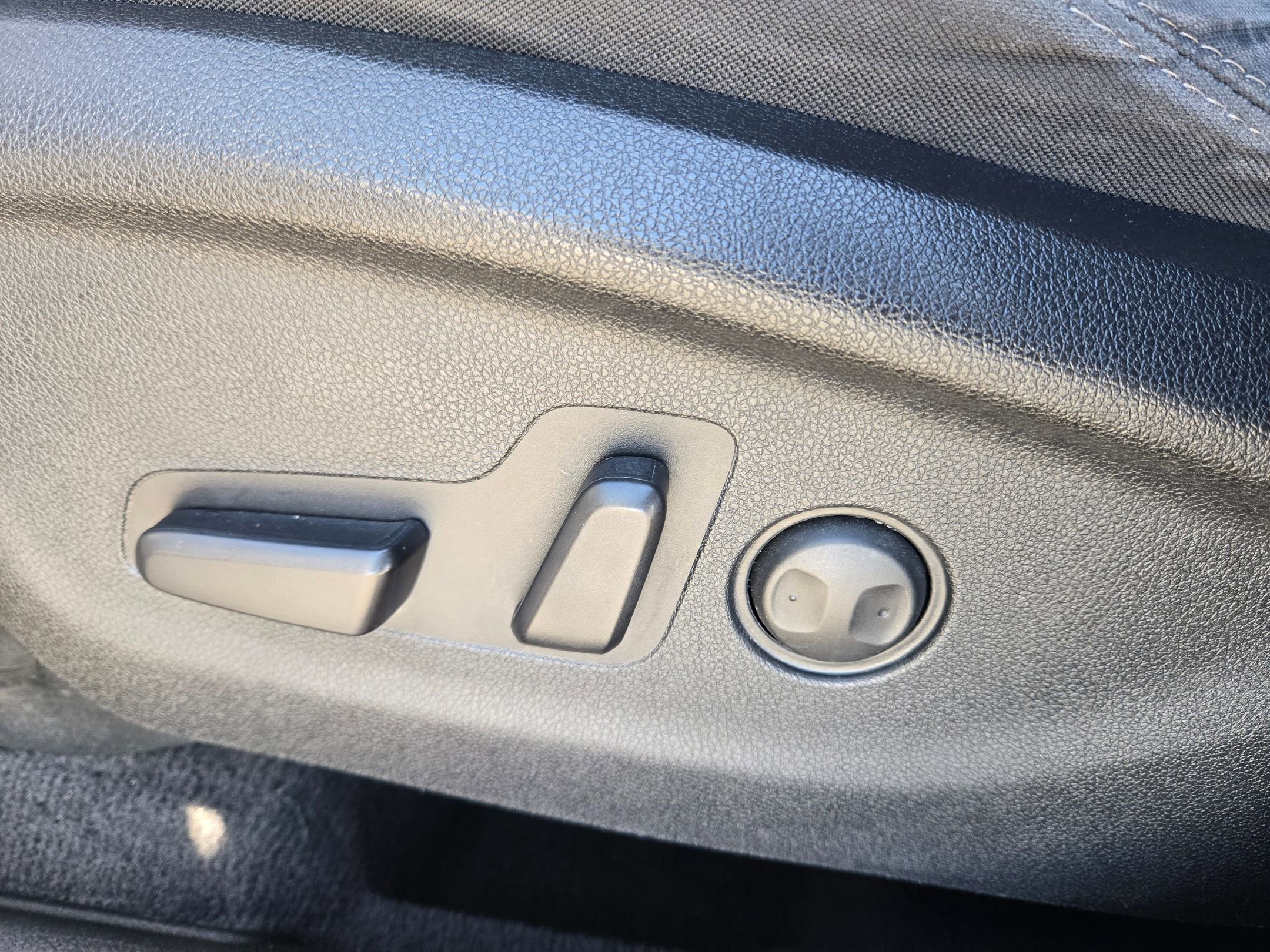 Used 2017 Kia Sorento LX w/ LX Convenience Package image 23