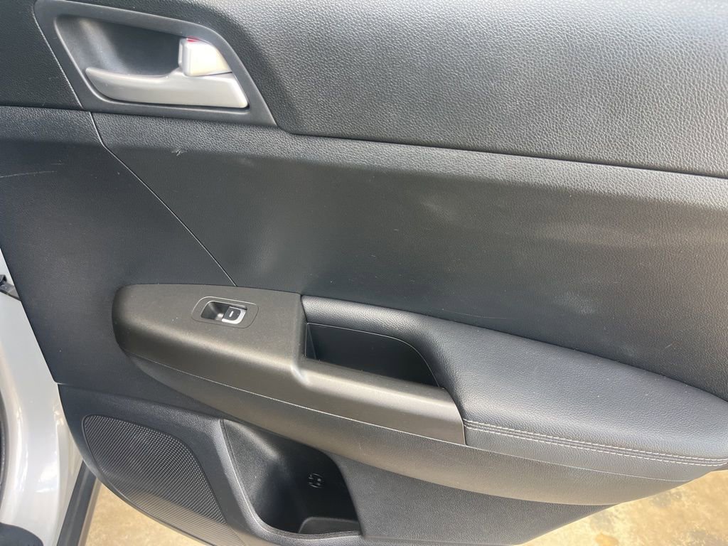 Used 2020 Kia Sportage LX image 24