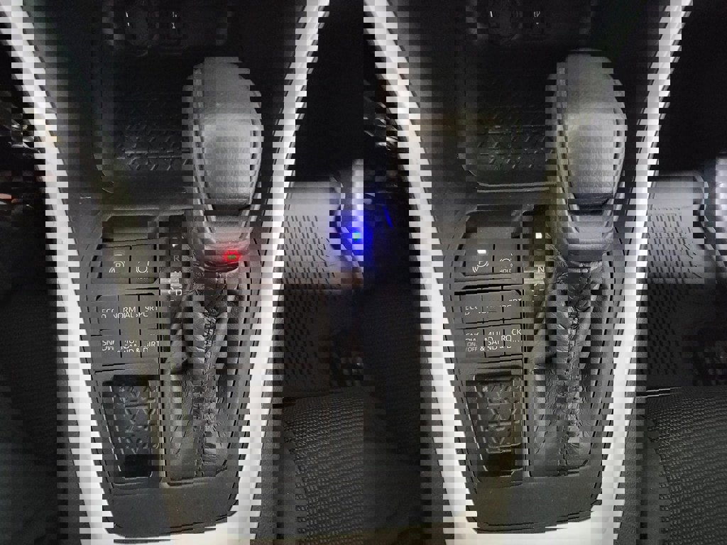 Used 2021 Toyota RAV4 LE image 18