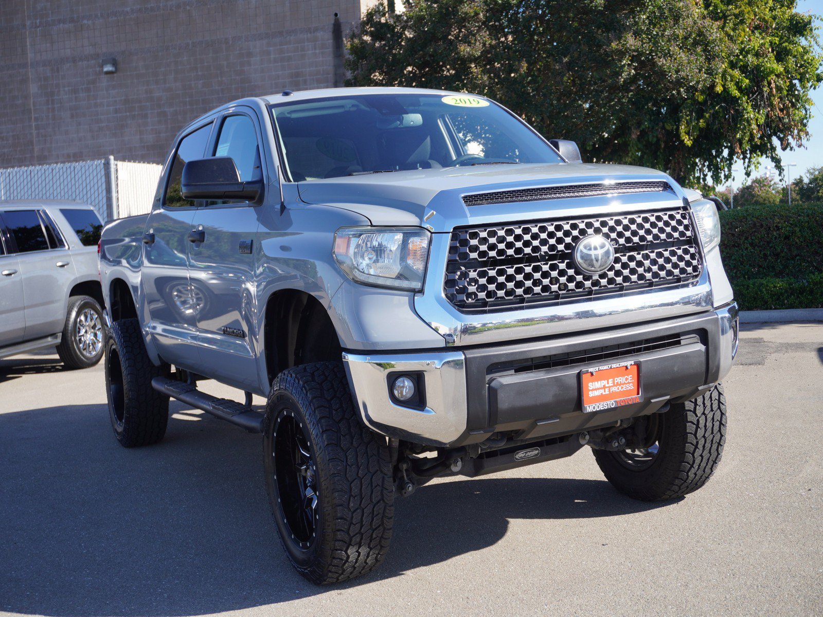 Used 2019 Toyota Tundra SR5 w/ SR5 Upgrade Package AWD/4WD image 1