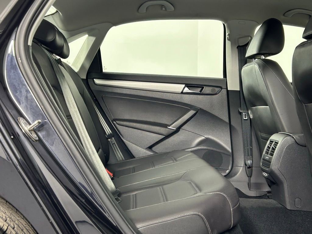 Used 2020 Volkswagen Passat 2.0T SE image 12