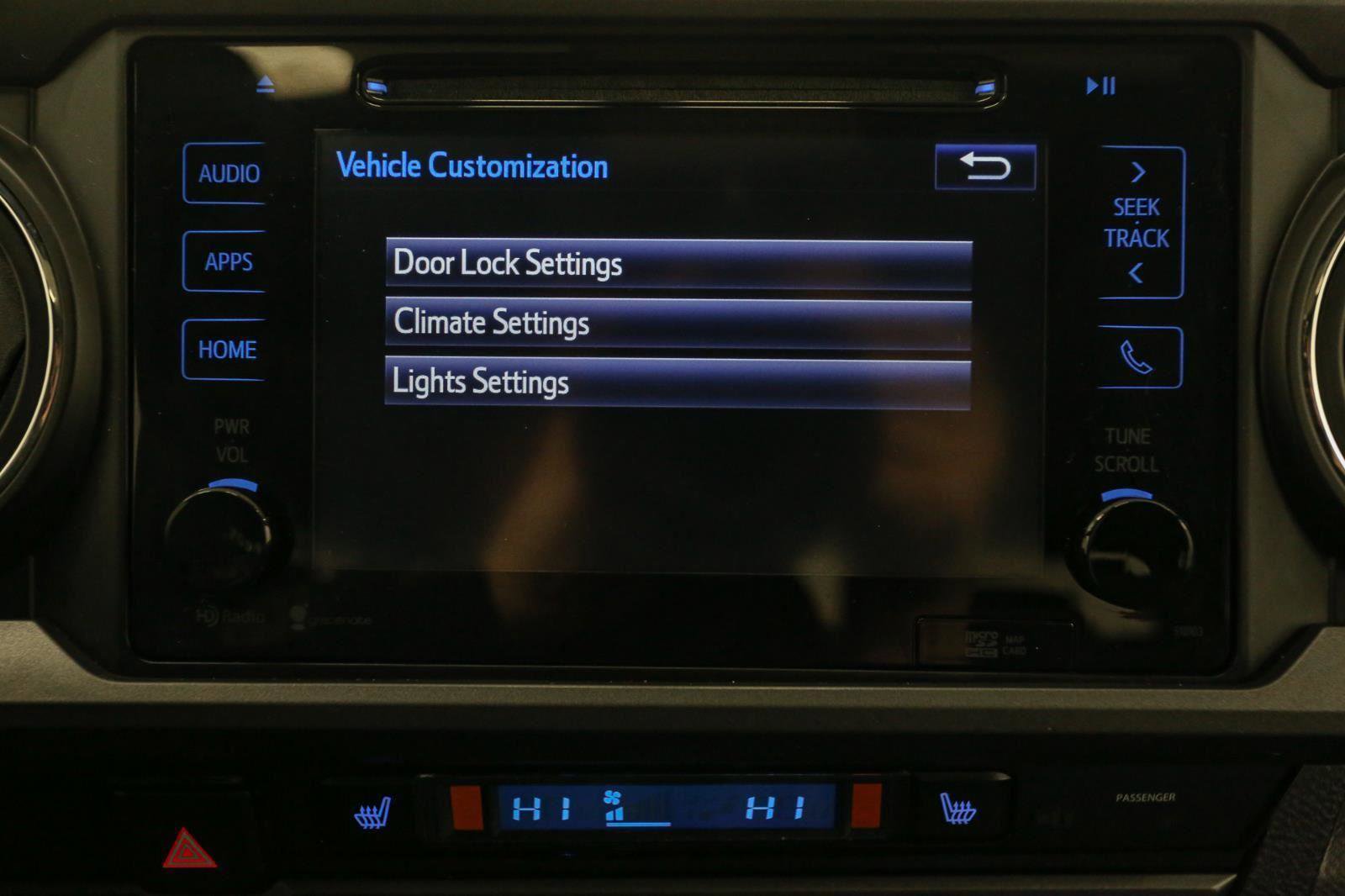 Used 2016 Toyota Tacoma TRD Sport image 29