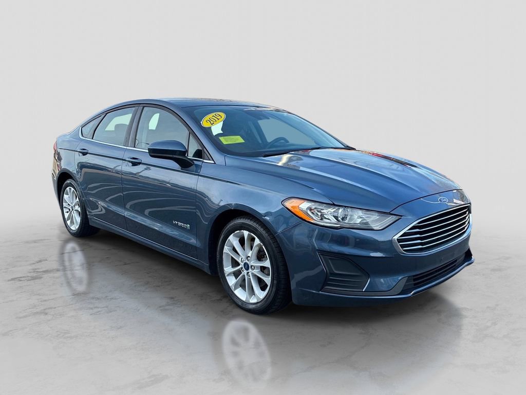 Used 2019 Ford Fusion SE image 3