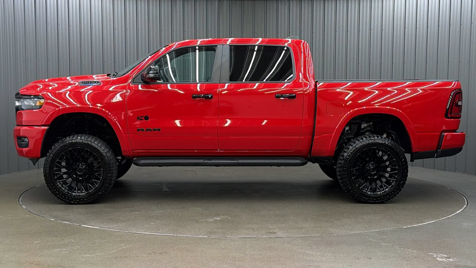 Used 2025 RAM 1500 Big Horn AWD/4WD image 2