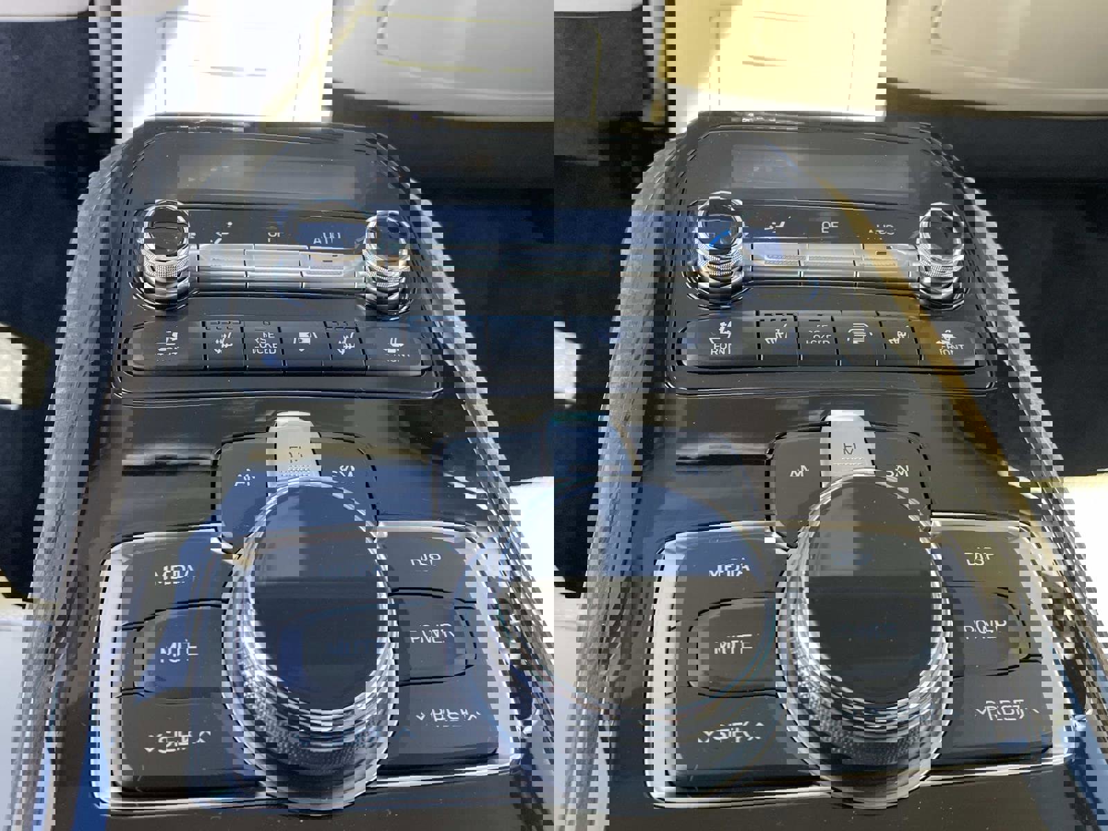 Used 2017 Genesis G90 3.3T Premium image 13