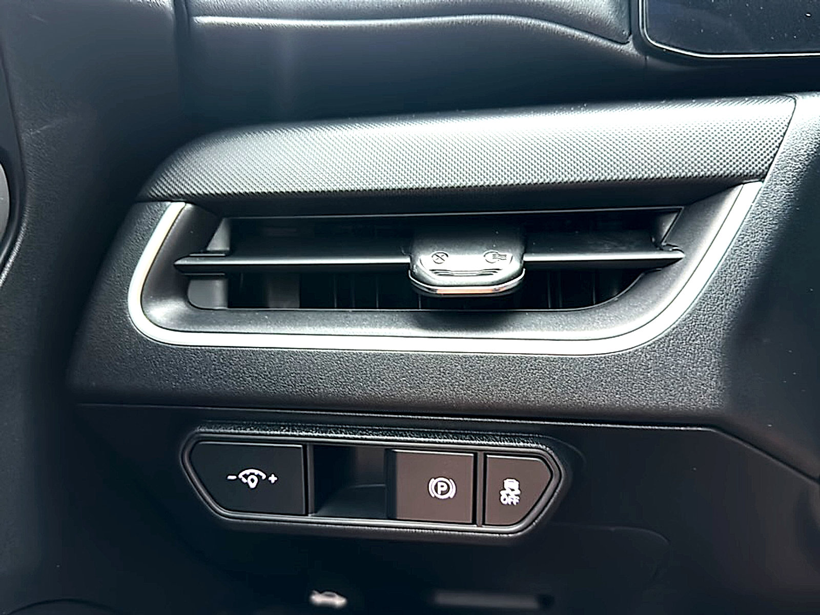 Used 2025 Kia K4 FWD image 36