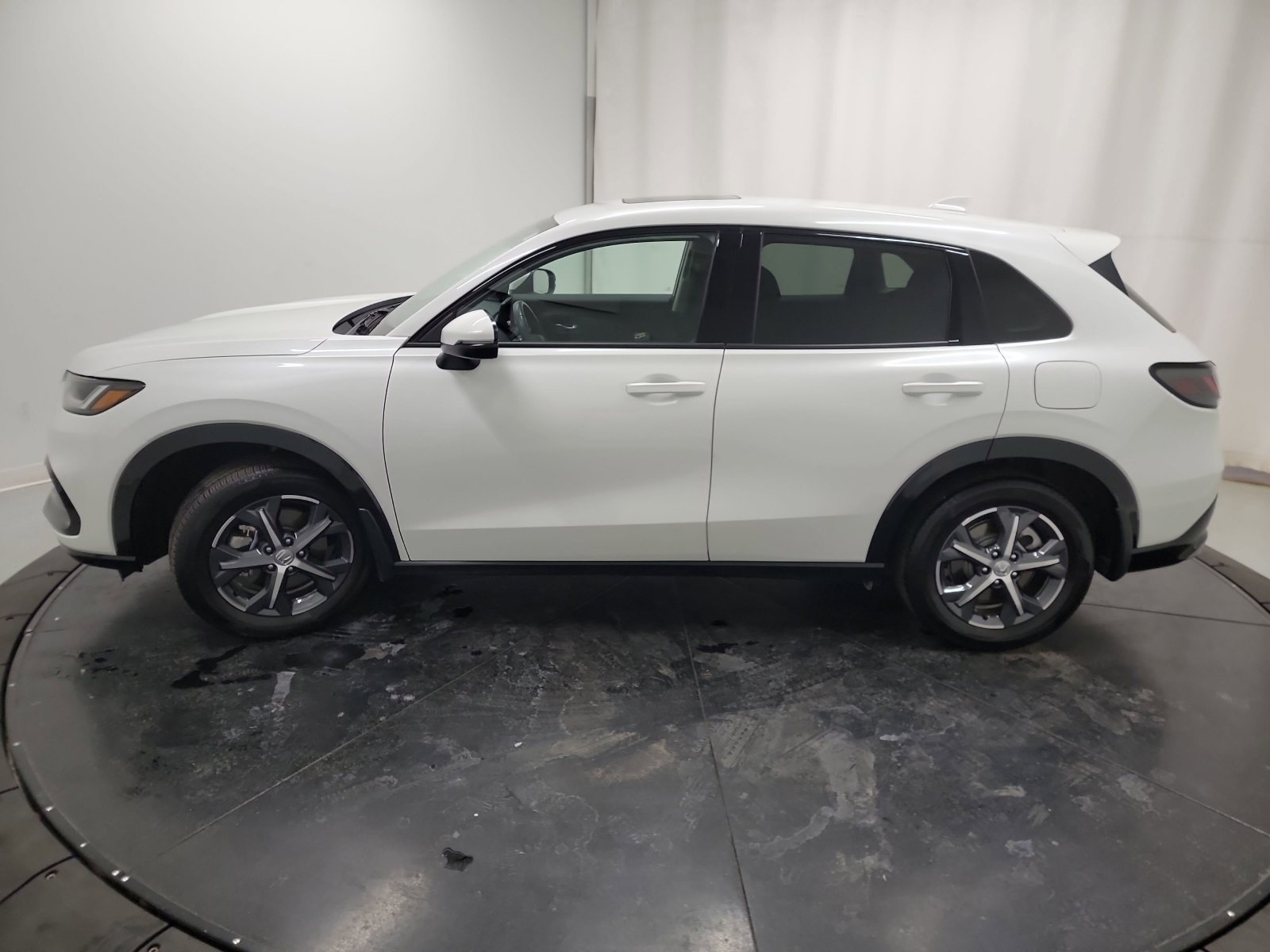 Used 2025 Honda HR-V EX-L image 5
