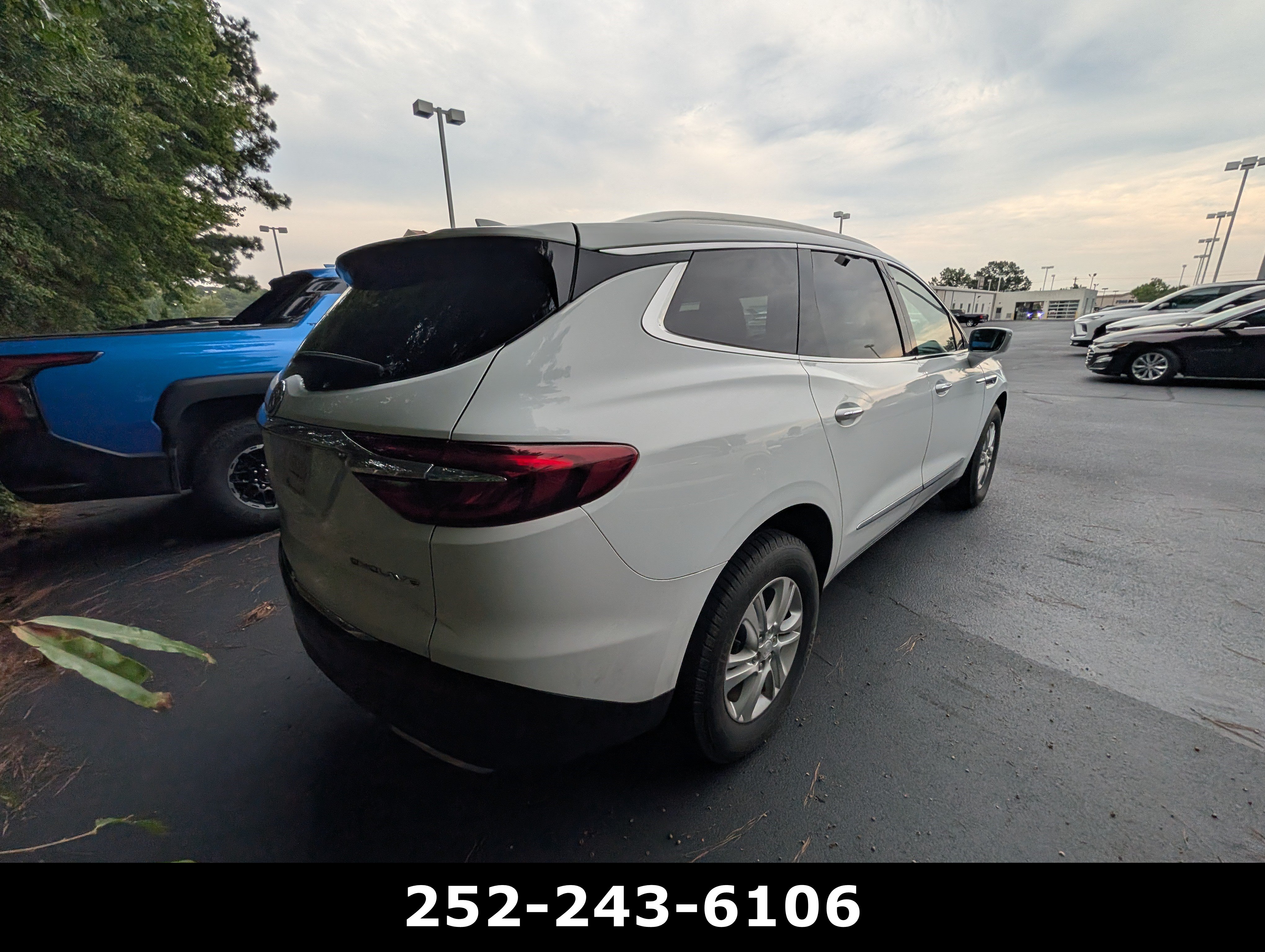 Used 2018 Buick Enclave Essence FWD image 4