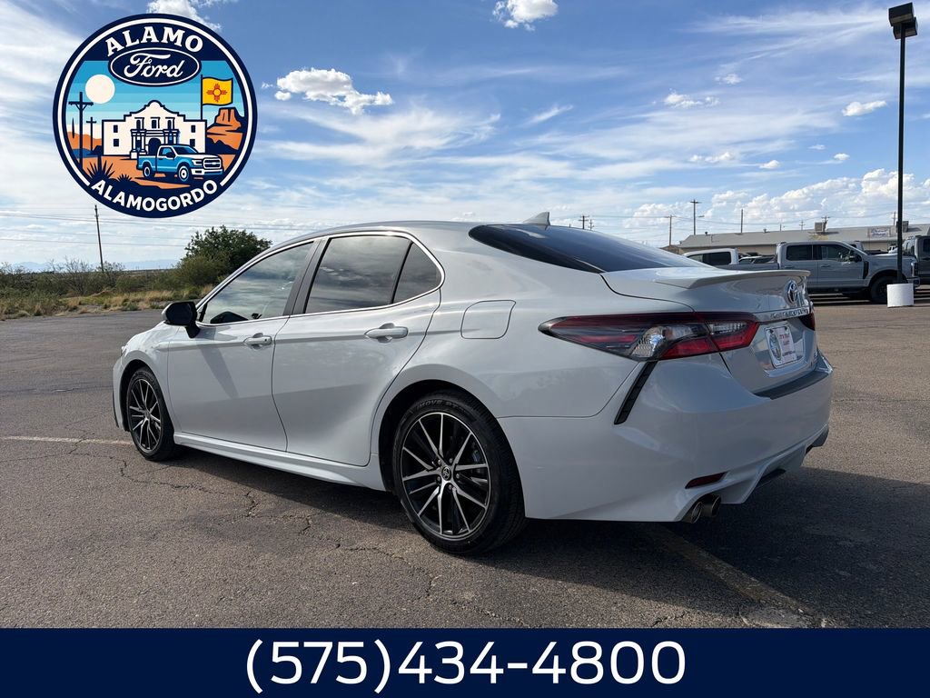 Used 2024 Toyota Camry SE FWD image 3