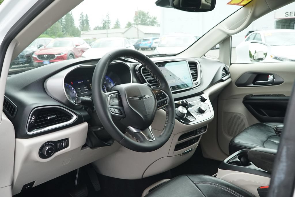 Used 2022 Chrysler Pacifica Touring-L FWD image 21