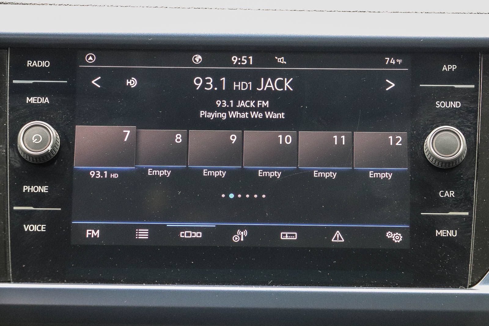 Used 2023 Volkswagen Taos SE w/ Panoramic Sunroof Package FWD image 16