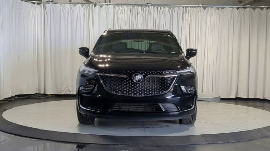 Used 2024 Buick Enclave Avenir w/ Avenir Technology Package AWD/4WD image 3