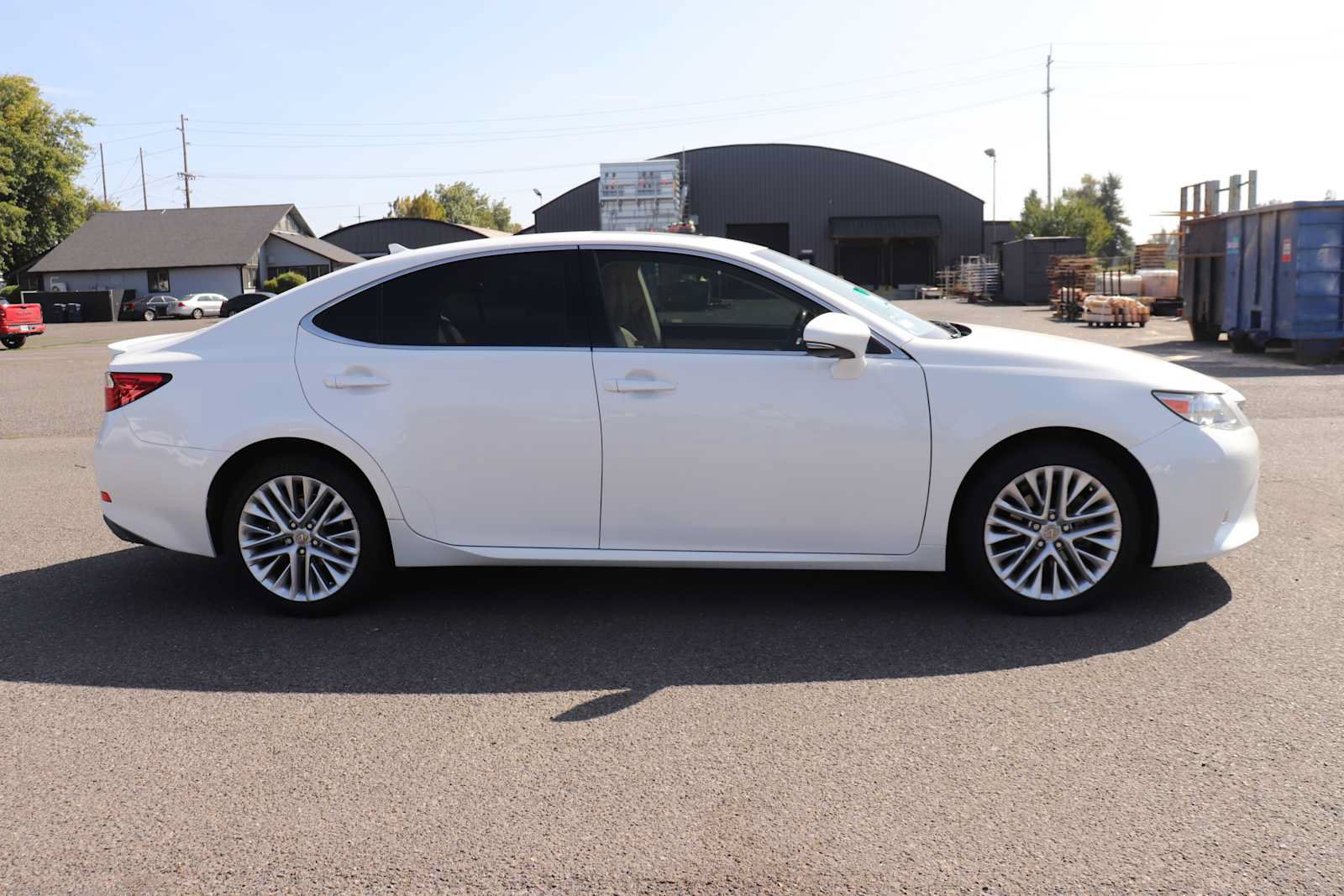 Used 2014 Lexus ES 350 w/ Luxury Package FWD image 4