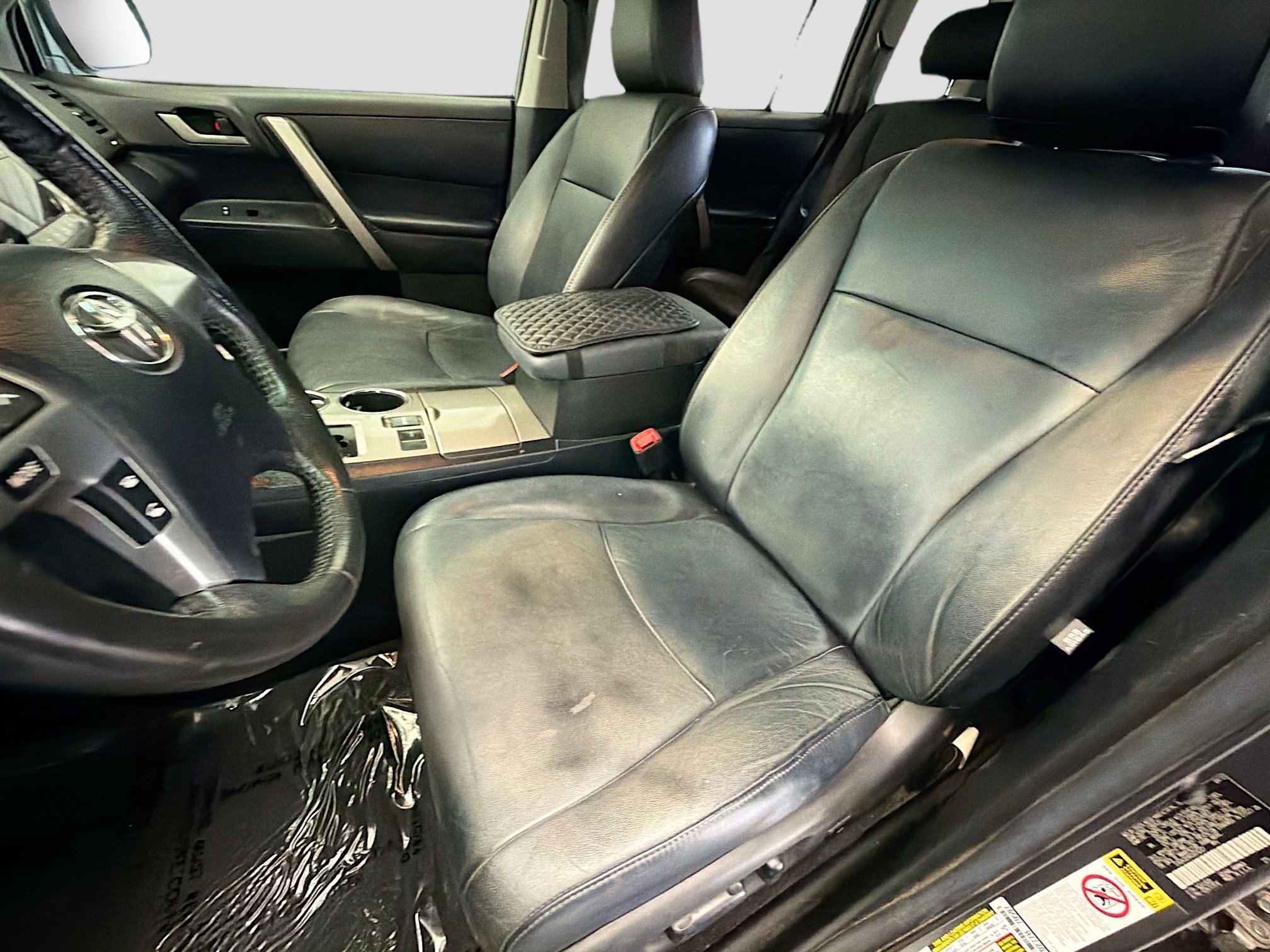 Used 2012 Toyota Highlander SE w/ Tow Pkg image 11