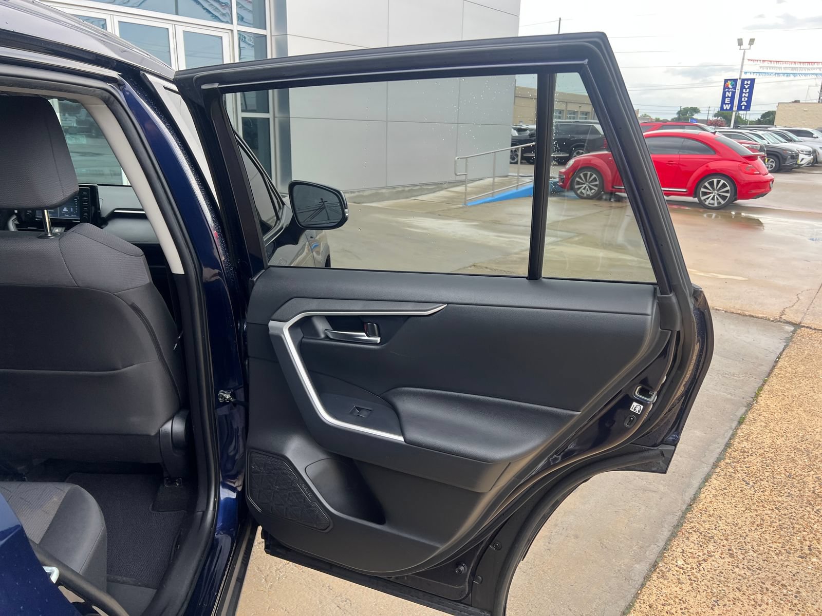Used 2020 Toyota RAV4 XLE FWD image 14