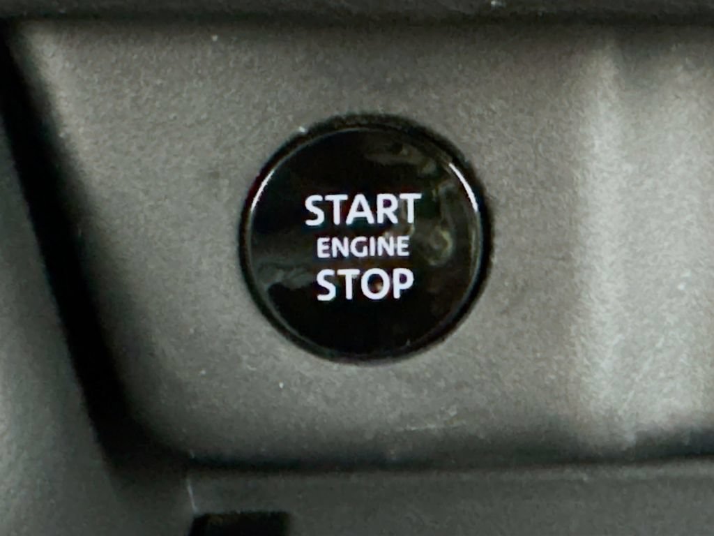 Used 2025 Nissan Rogue SV FWD image 25