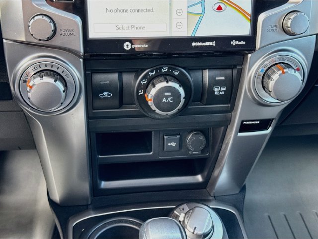 Used 2022 Toyota 4Runner SR5 Premium w/ Moonroof Package AWD/4WD image 18