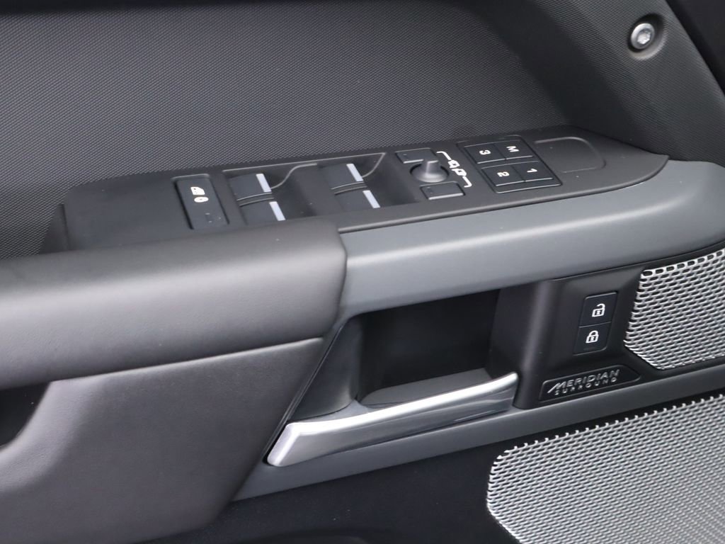 Used 2024 Land Rover Defender 130 X image 25