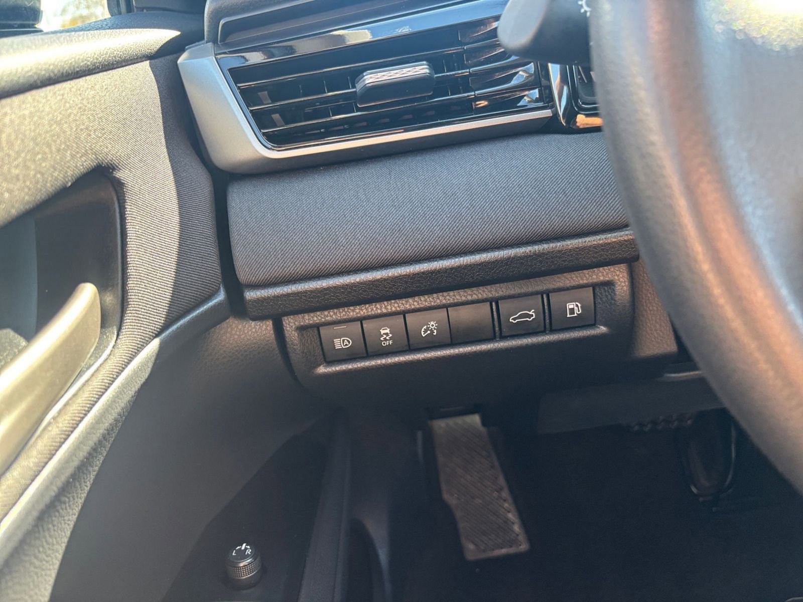 Used 2025 Toyota Camry LE image 33