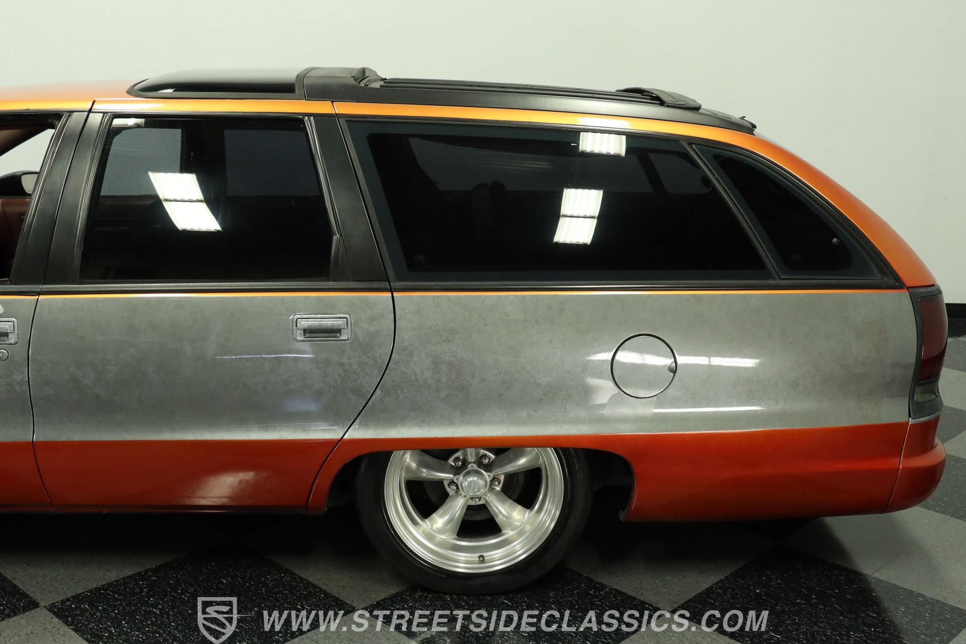 Used 1992 Oldsmobile Custom Cruiser RWD image 24
