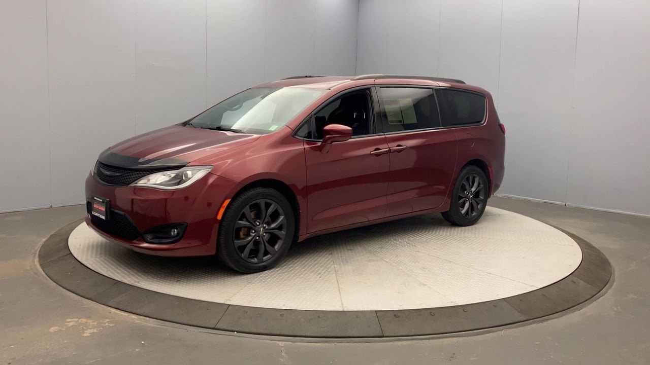 Used 2020 Chrysler Pacifica Touring-L w/ S Appearance Package FWD image 9