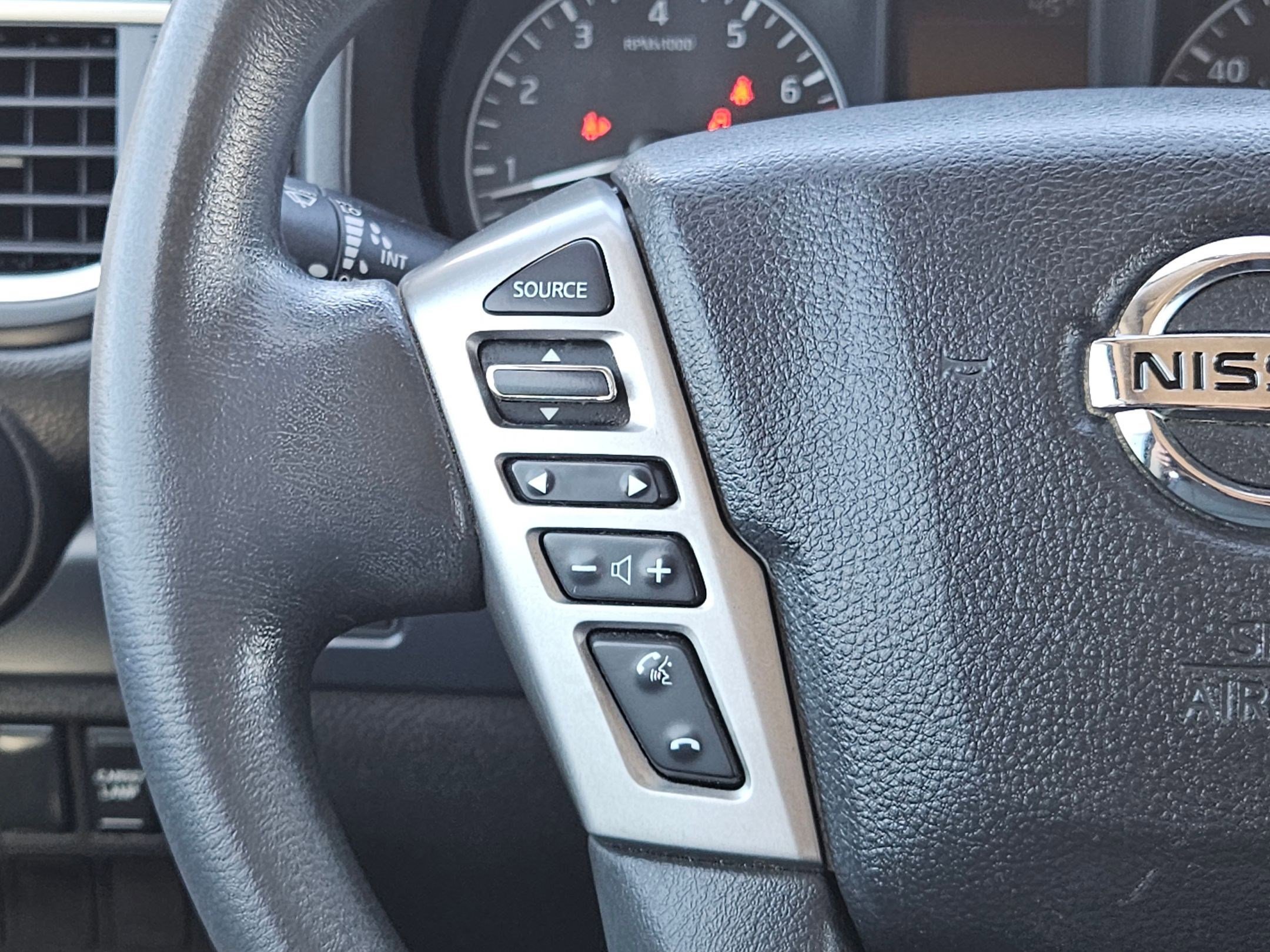 Used 2017 Nissan Titan S image 20