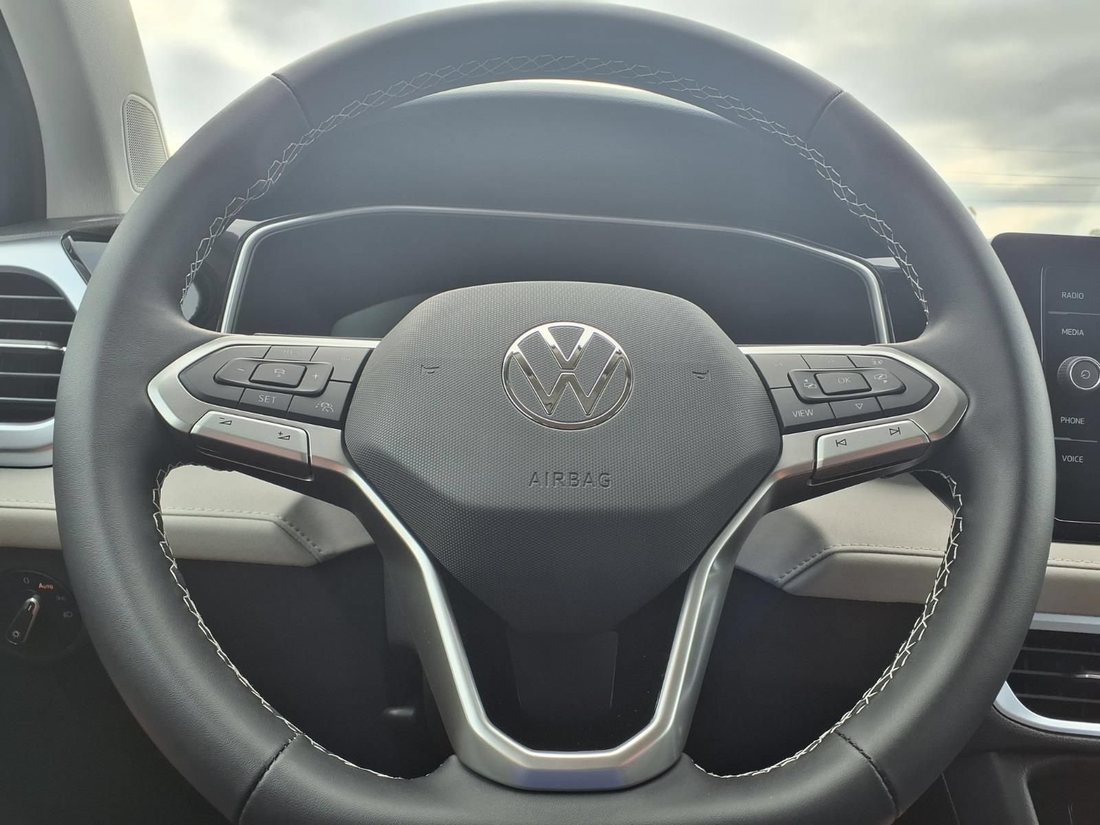 New 2026 Volkswagen Taos SE FWD image 10