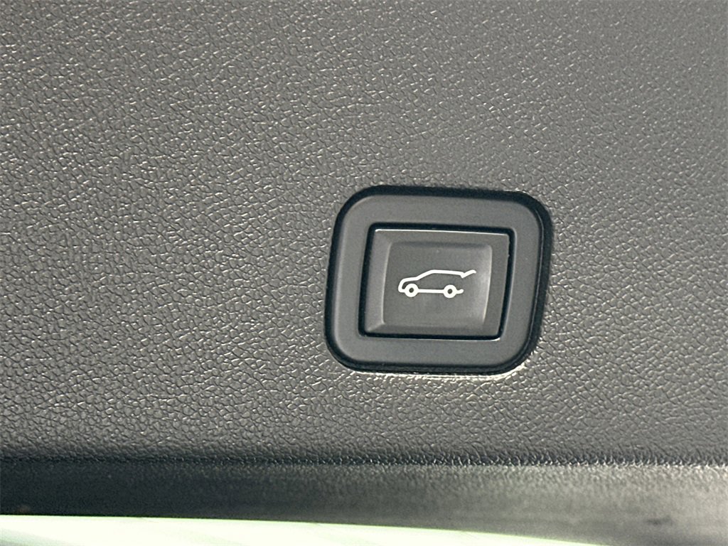 Certified 2022 Cadillac XT6 Premium Luxury w/ Technology Package image 19