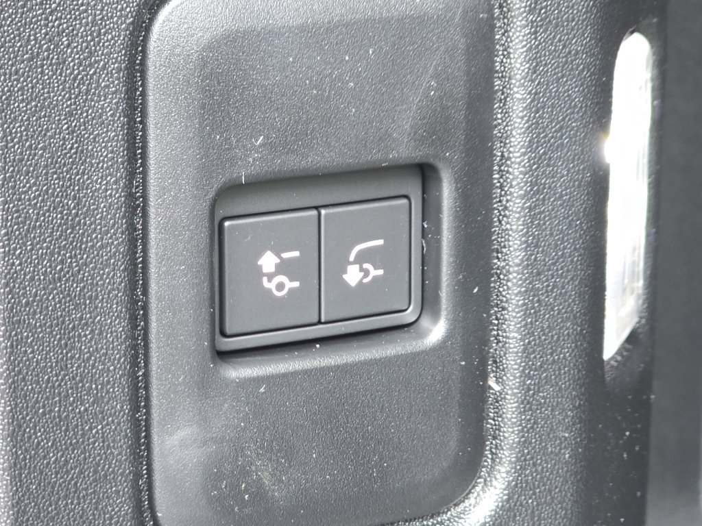 New 2025 Land Rover Defender 110 X-Dynamic SE image 22