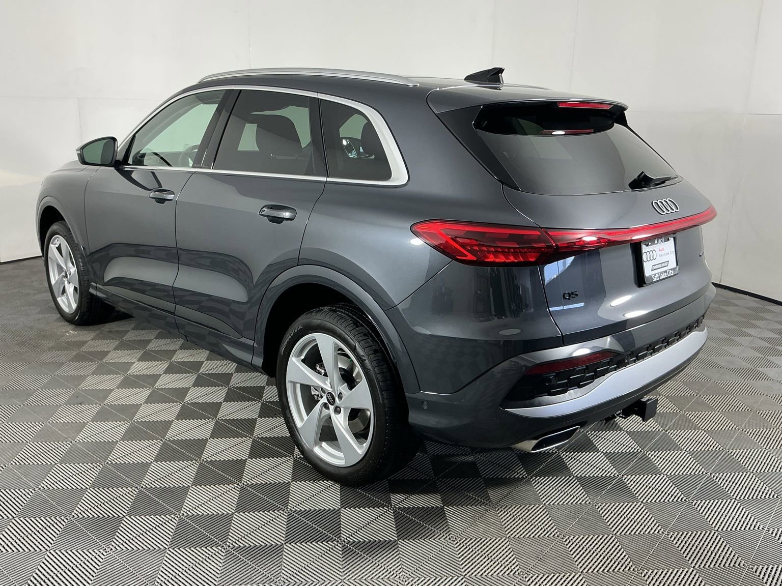 Used 2025 Audi Q5 Premium Plus w/ Premium Plus image 6