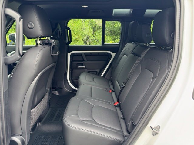 New 2026 Land Rover Defender 110 X-Dynamic SE AWD/4WD image 13