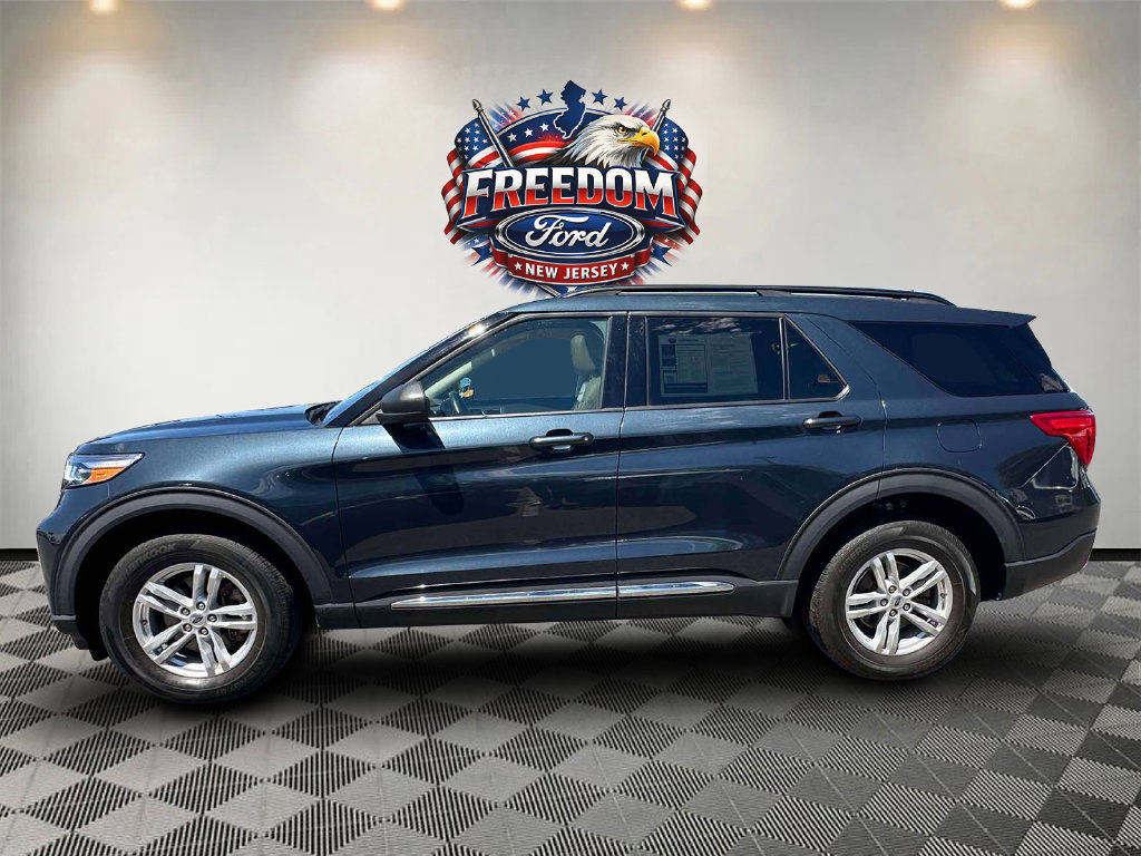 Used 2022 Ford Explorer XLT w/ Equipment Group 202A AWD/4WD image 4