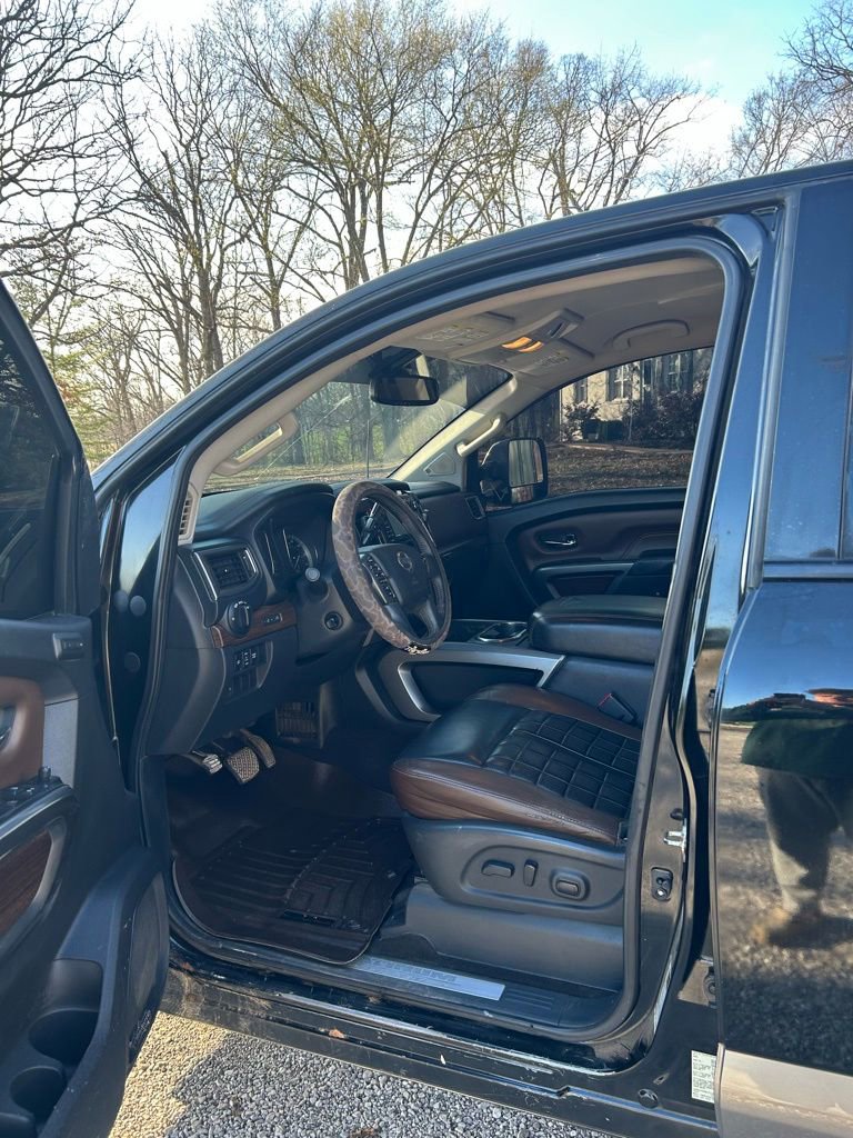 Used 2017 Nissan Titan Platinum Reserve image 3