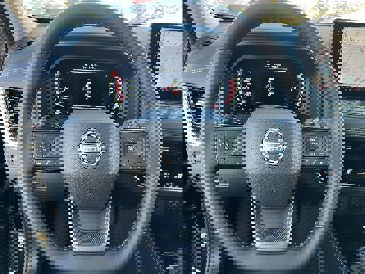 Certified 2025 Nissan Rogue Platinum image 9