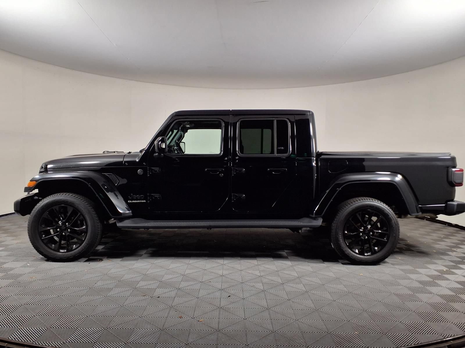 Used 2022 Jeep Gladiator Overland AWD/4WD image 4