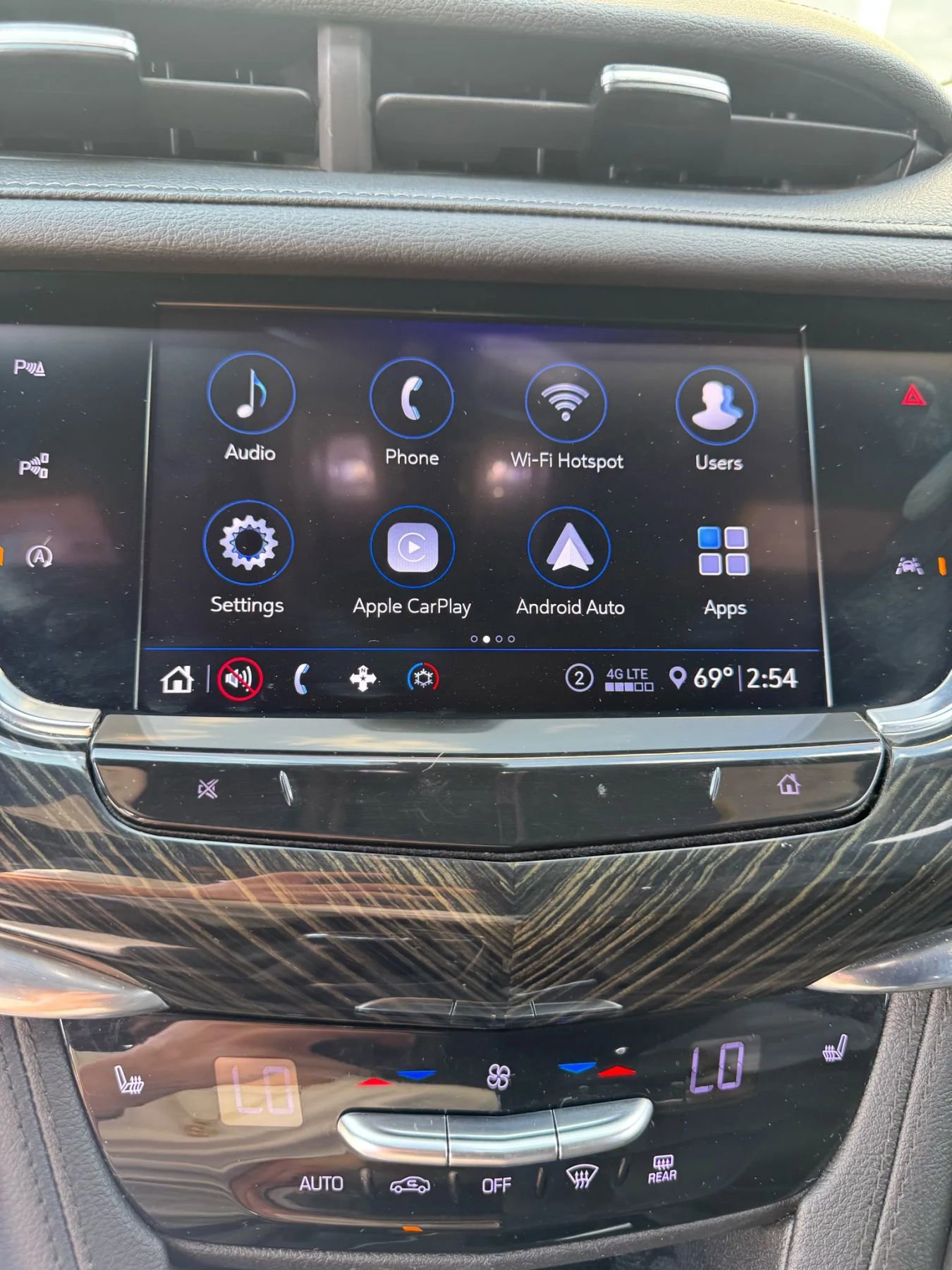 Used 2020 Cadillac XT6 Premium Luxury image 11