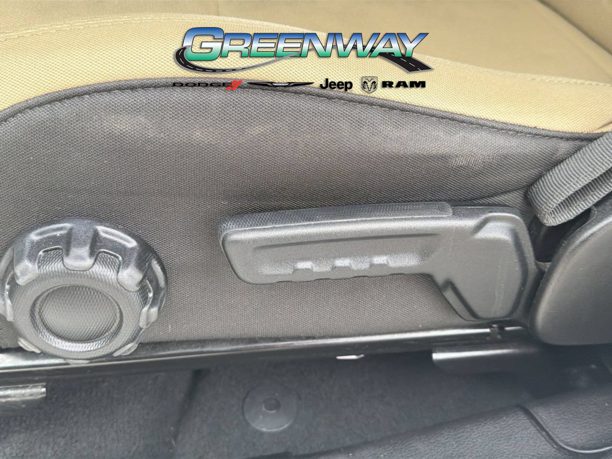 Used 2022 Jeep Wrangler Unlimited Sahara w/ Cold Weather Group AWD/4WD image 16
