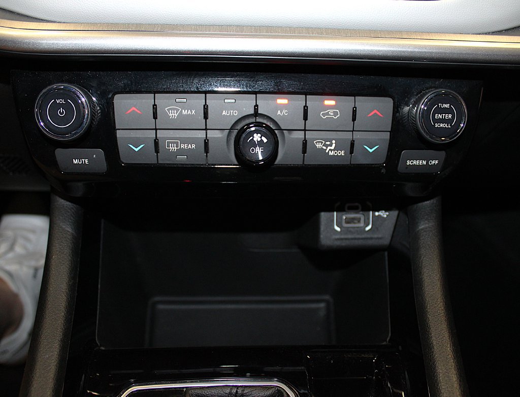 Certified 2025 Jeep Compass Limited AWD/4WD image 21